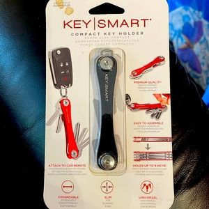 KEY SMART COMPACT KEY HOLDER. NEW